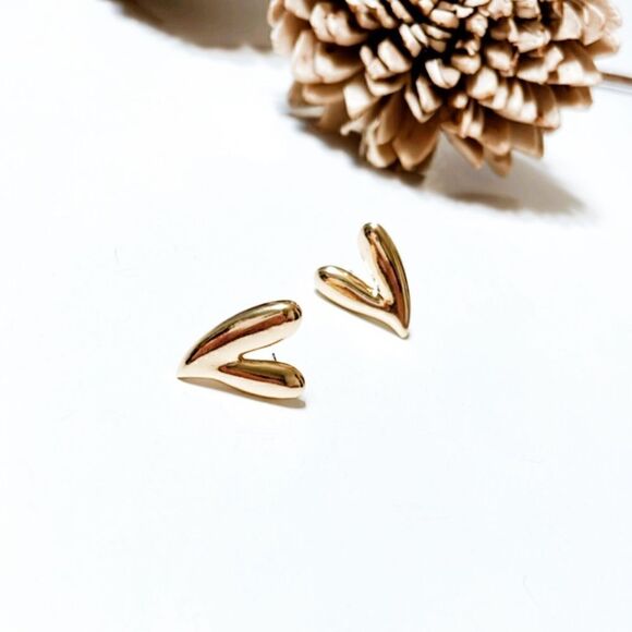 heart stud earrings M31 - Picture 4 of 9